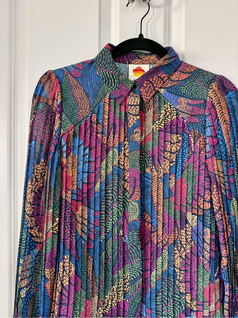Farm Rio Dotted Macaws Pleated Button-Up - Picture 4 of 6